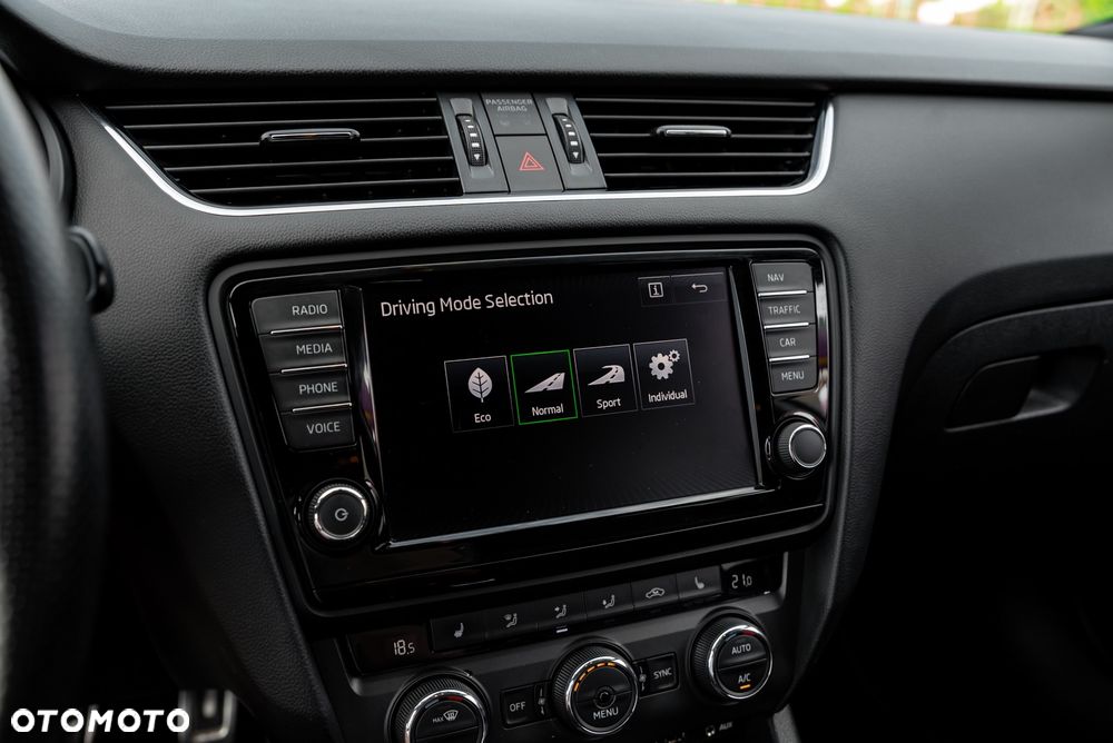 Skoda Octavia 2.0 TDI (Green tec) 4x4 DSG RS - 38