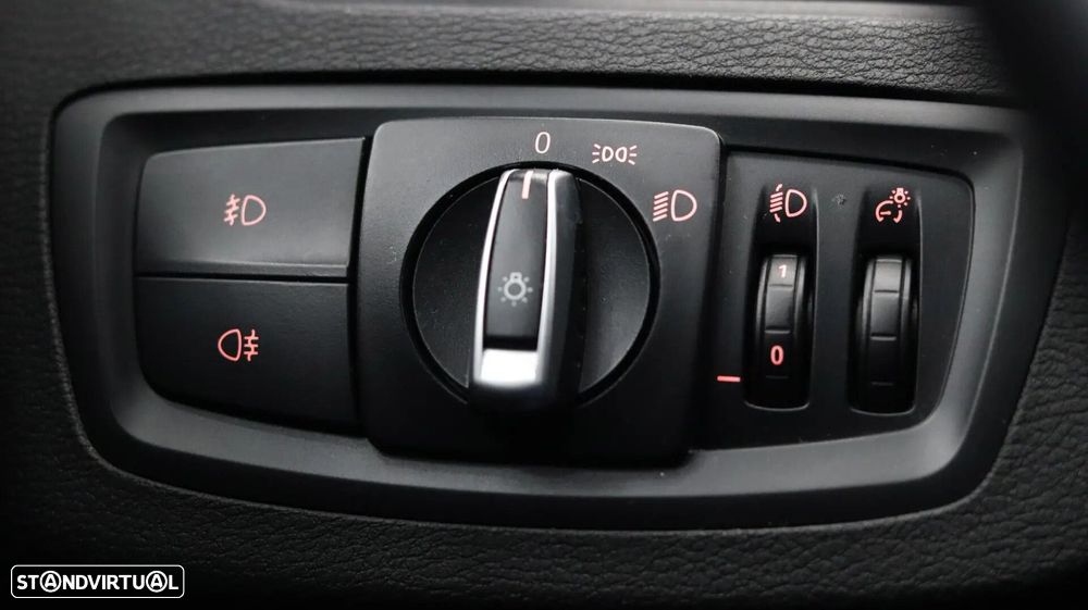 BMW X1 18 d sDrive Auto - 13