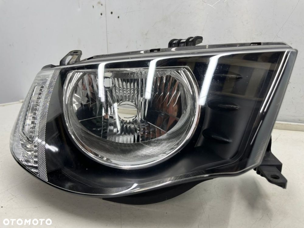 Lampa reflektor Mitsubishi L200 KA KB 05-10r. PRAWA przednia H4 oryginalna prawy przód EU 8301b462 - 7
