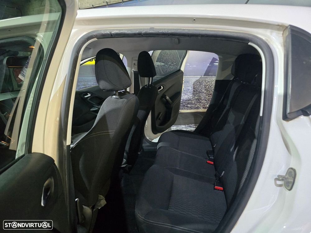 Peugeot 208 - 9