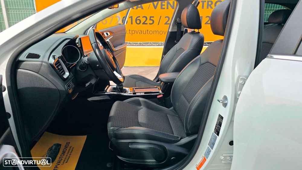 Kia Ceed SW 1.6 CRDi MHEV Drive+SRF - 18