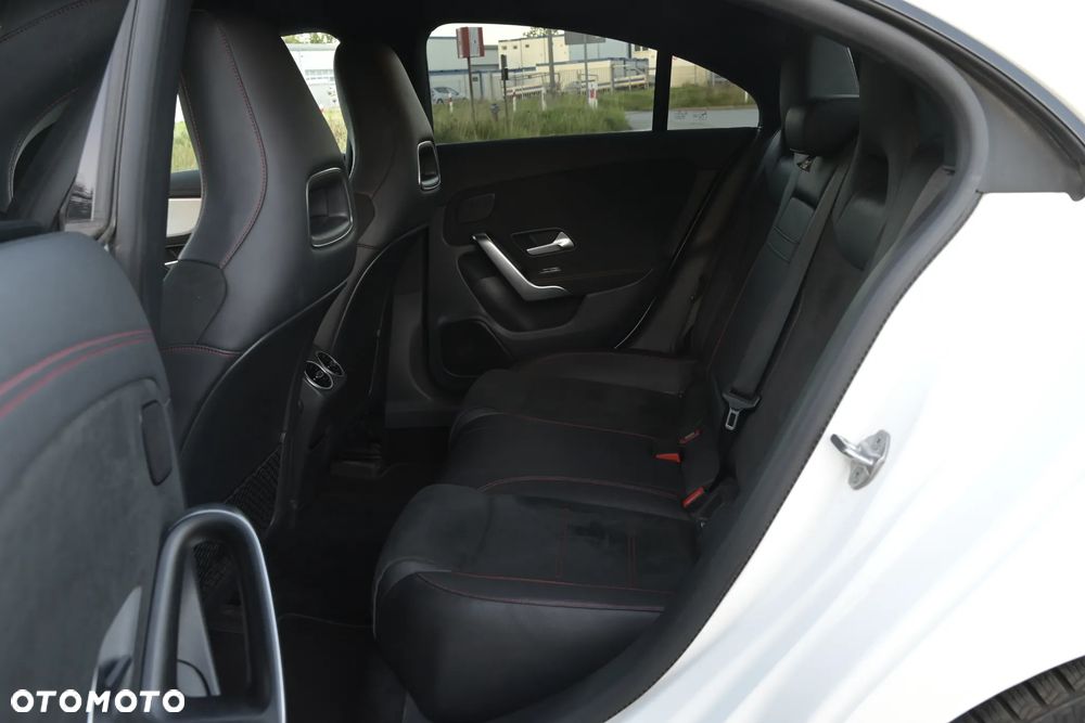 Mercedes-Benz CLA - 23
