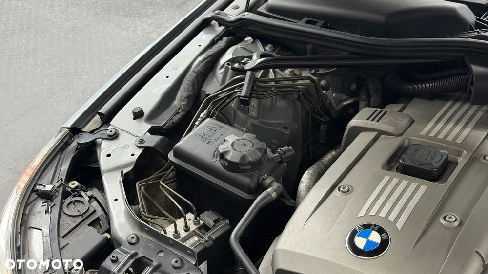 BMW Seria 5 525i - 35