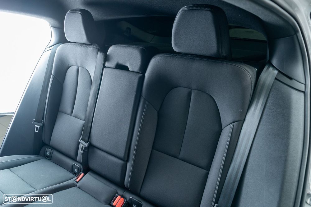 Volvo C40 Recharge 82 kWh Single M. Extended Range RWD Core - 9