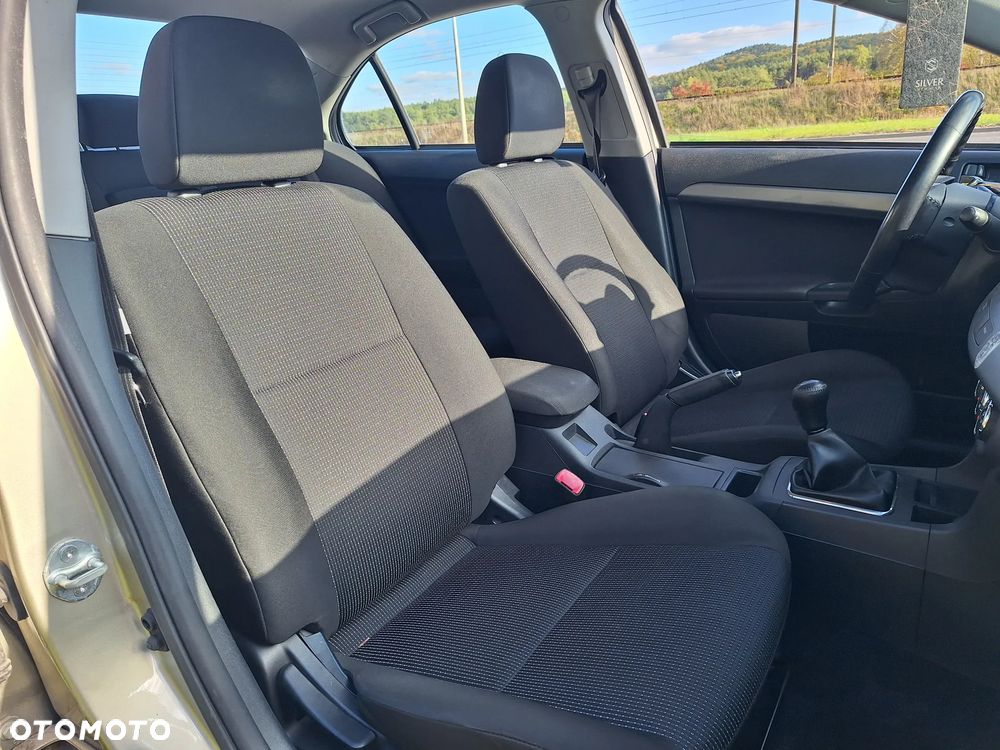 Mitsubishi Lancer 1.5 Invite - 30