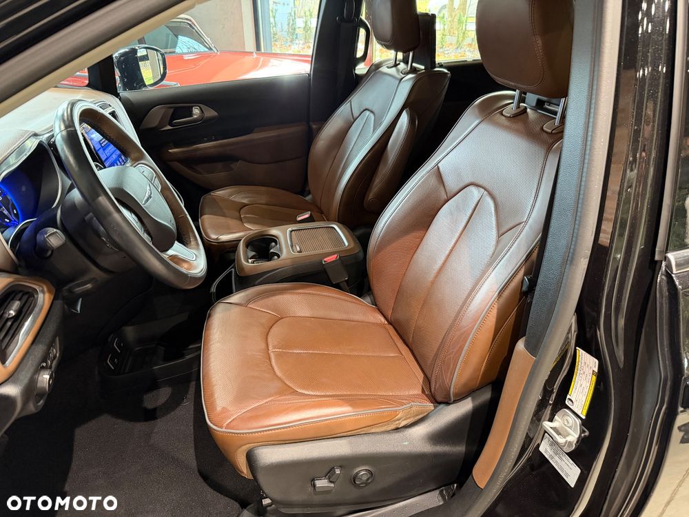 Chrysler Pacifica - 22