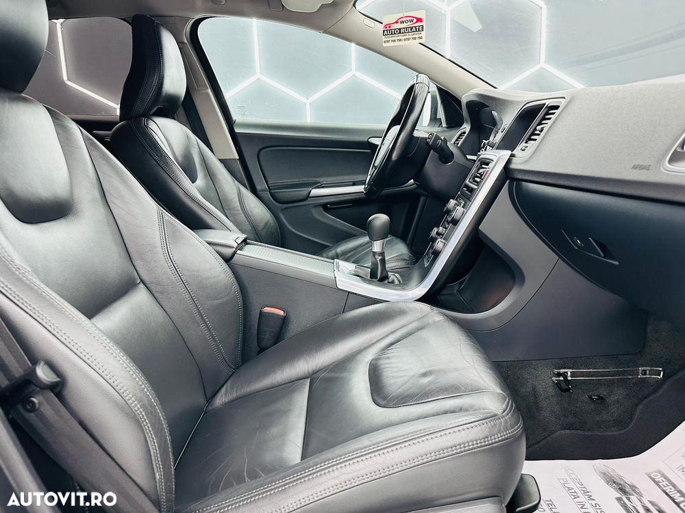 Volvo V60 D2 Momentum - 18