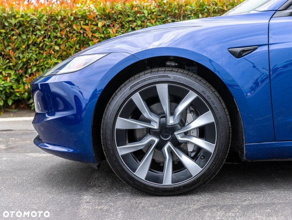Tesla Model 3 - 6