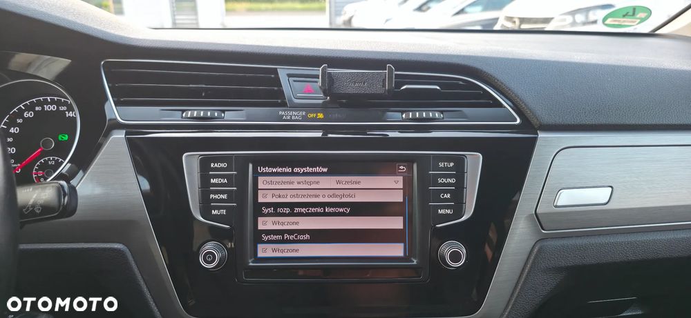 Volkswagen Touran 2.0 TDI BMT Active DSG - 25