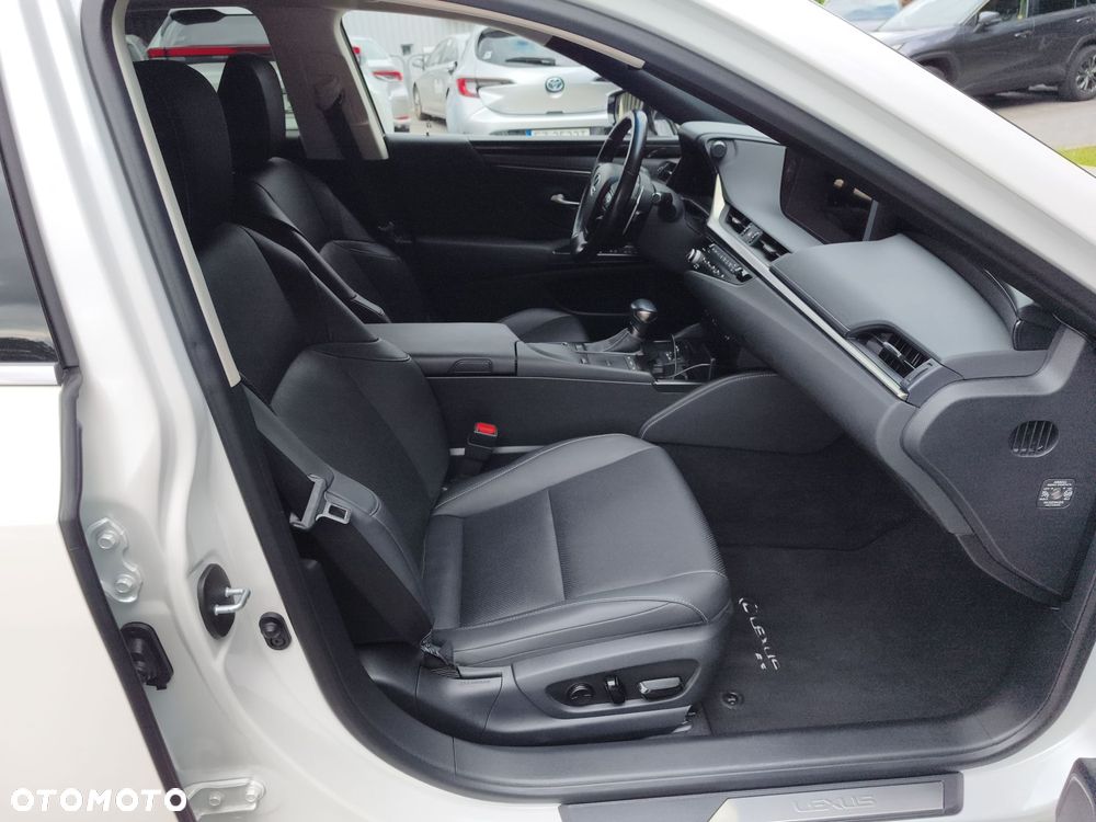 Lexus ES - 9