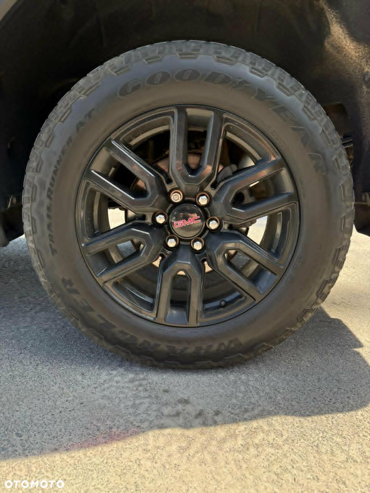GMC Sierra - 24