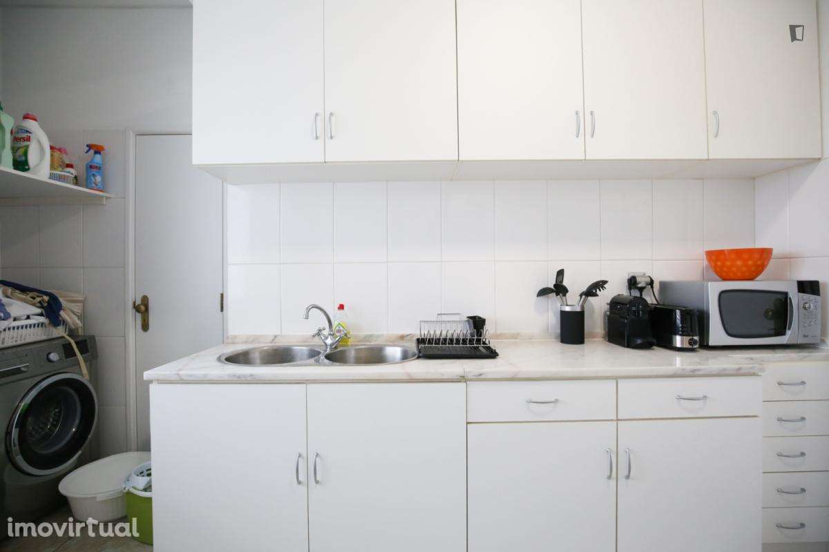 Quarto - localizado em Lisbon - Grande imagem: 3/30