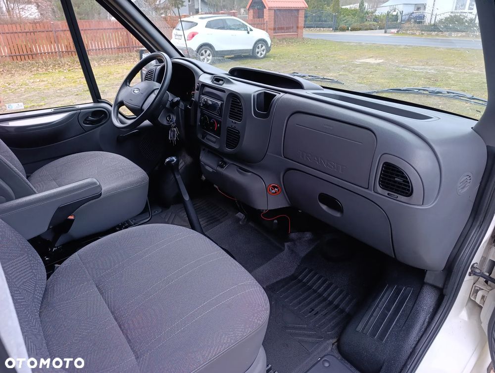Ford Transit - 12