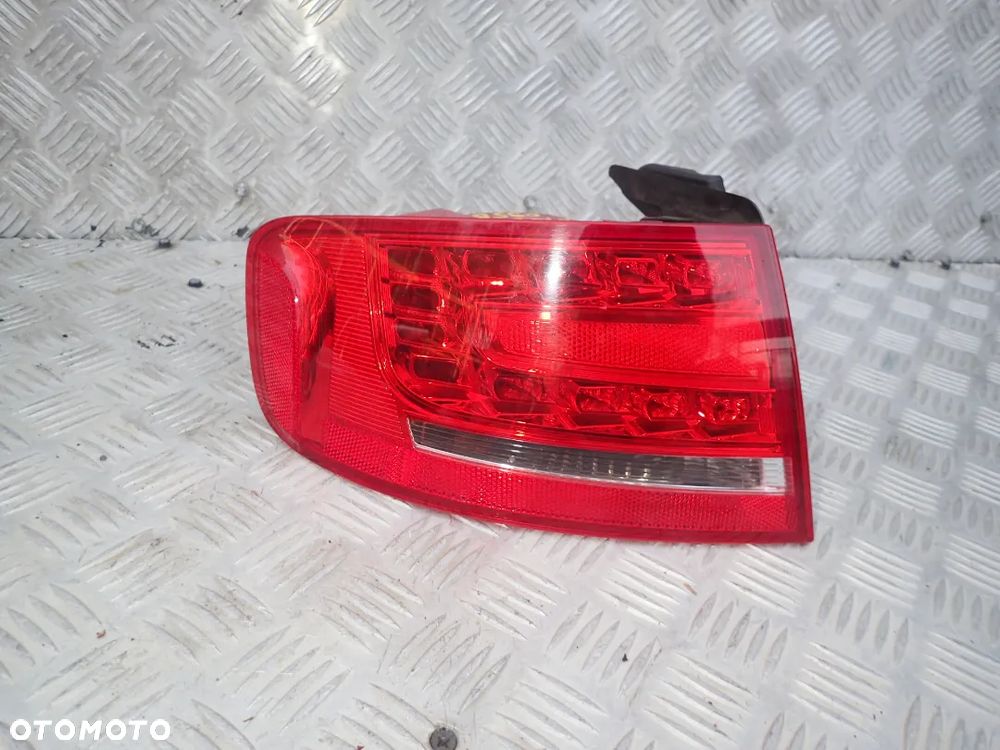 AUDI A4 B8 8K5 SEDAN LAMPA LEWA TYŁ 8K5945095B RADOM