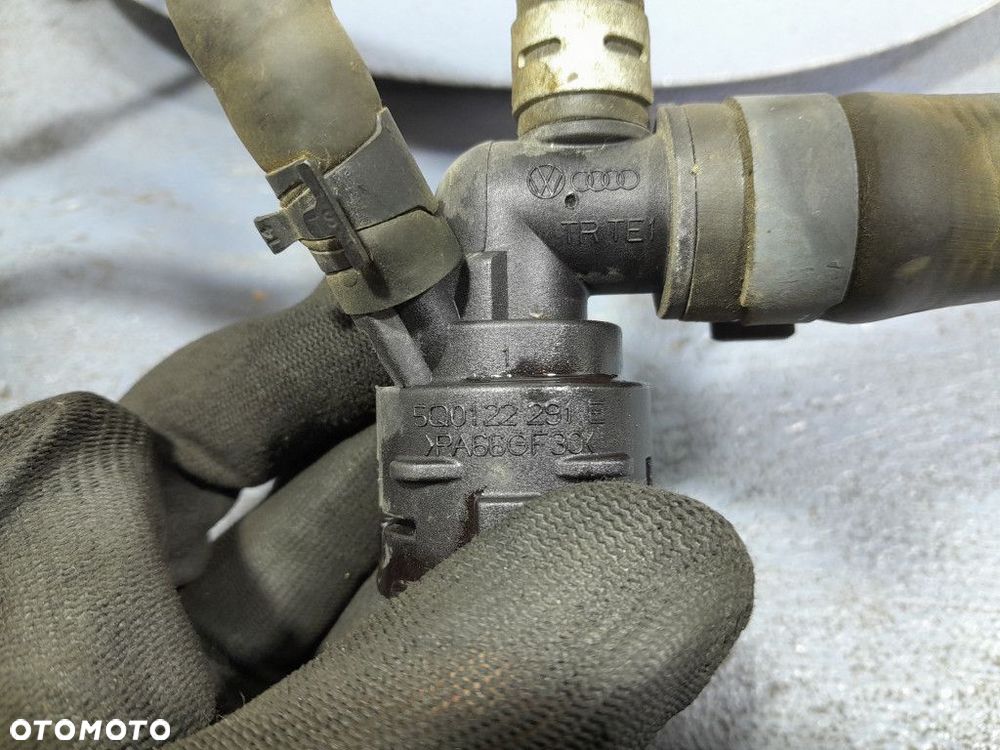 VW GOLF VII LIFT 1.4 TSI 150 KM PRZEWODY CHŁODNICY RURKI WODY 5Q0122291E - 7