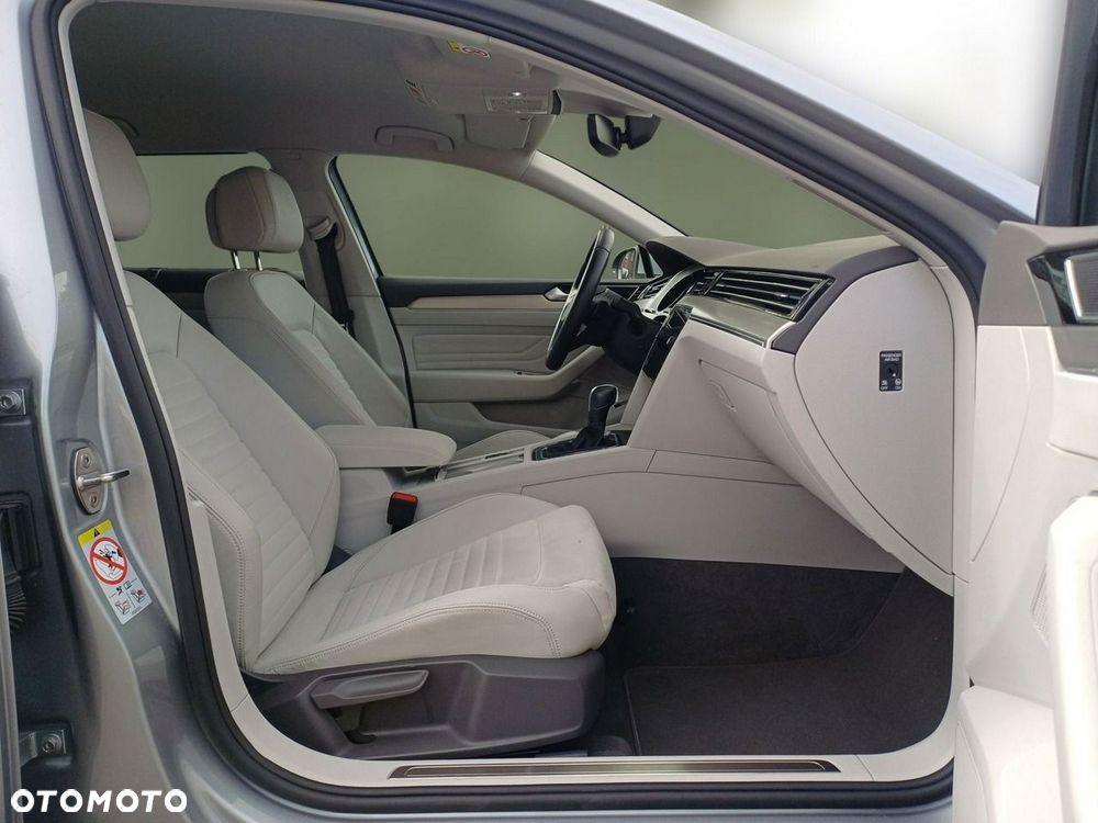 Volkswagen Passat - 12