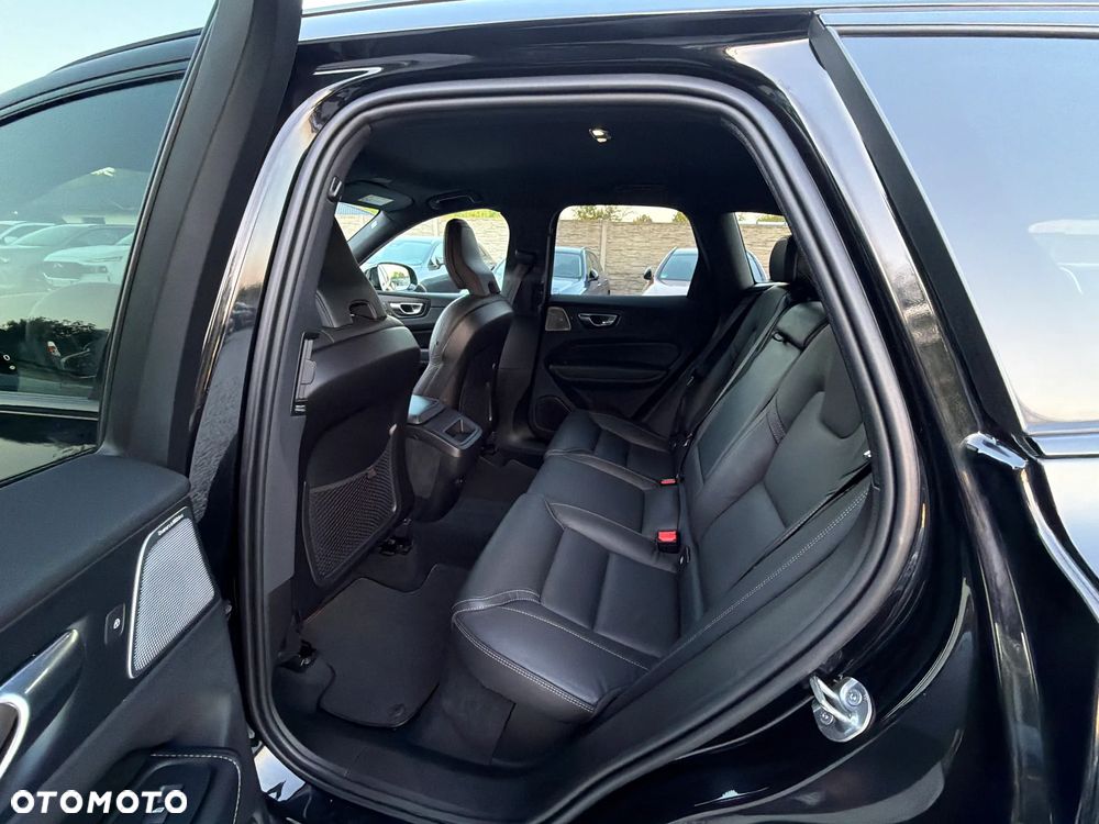 Volvo XC 60 B4 D AWD Ultimate Dark - 30