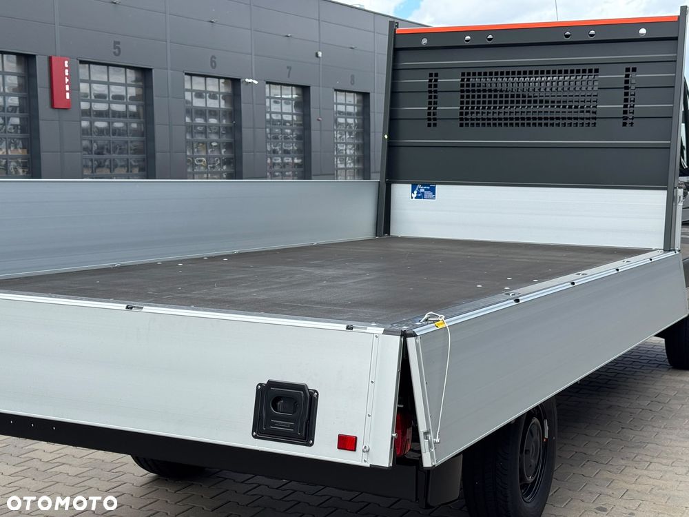 Mercedes-Benz Sprinter - 9