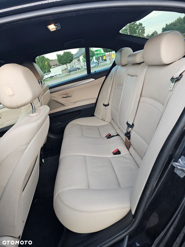 BMW Seria 5 525d xDrive - 26