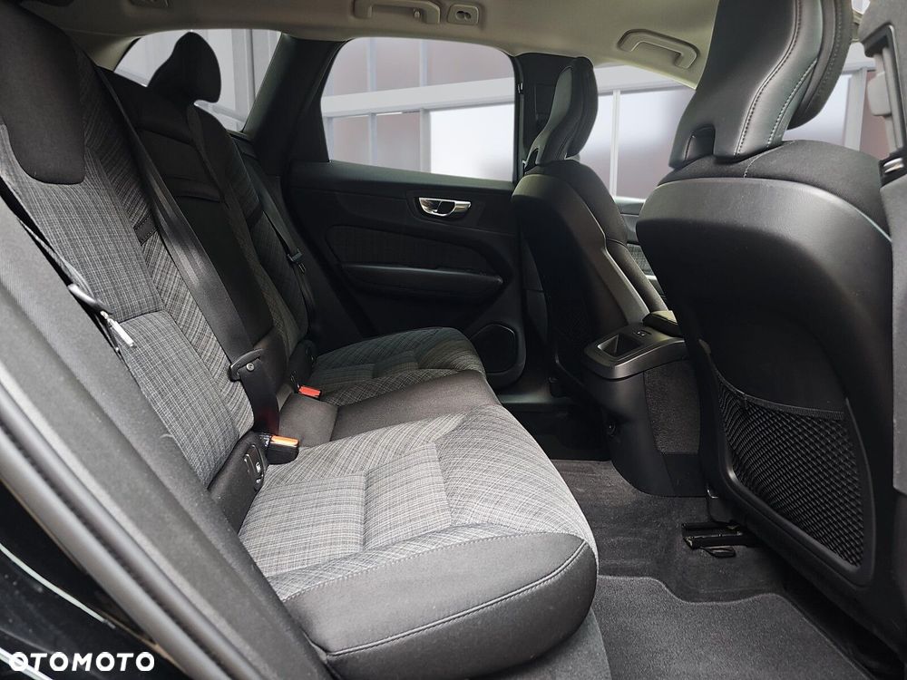 Volvo XC 60 B4 B Essential - 12