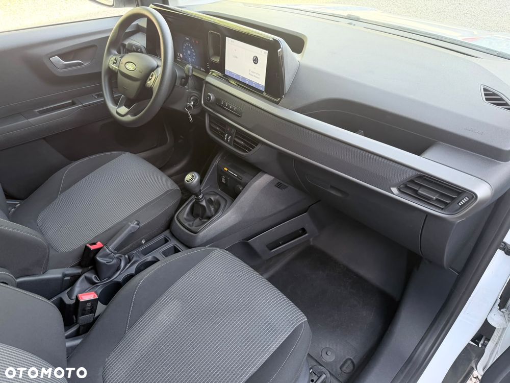 Ford Transit Courier - 15