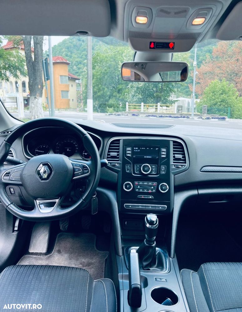 Renault Megane TCe Zen - 5