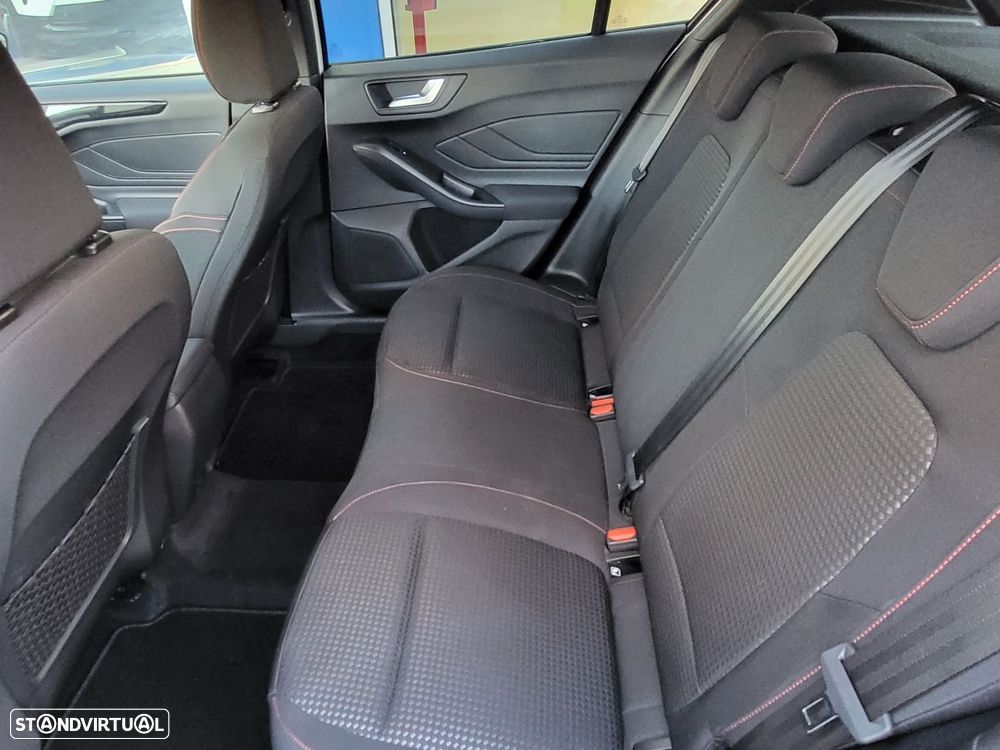 Ford Focus 1.0 EcoBoost MHEV ST-Line - 19