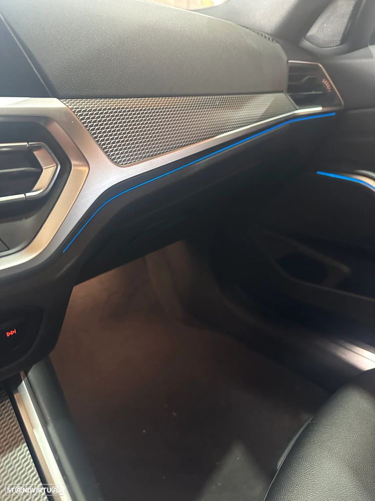 BMW 330 e Pack Desportivo M Auto - 17