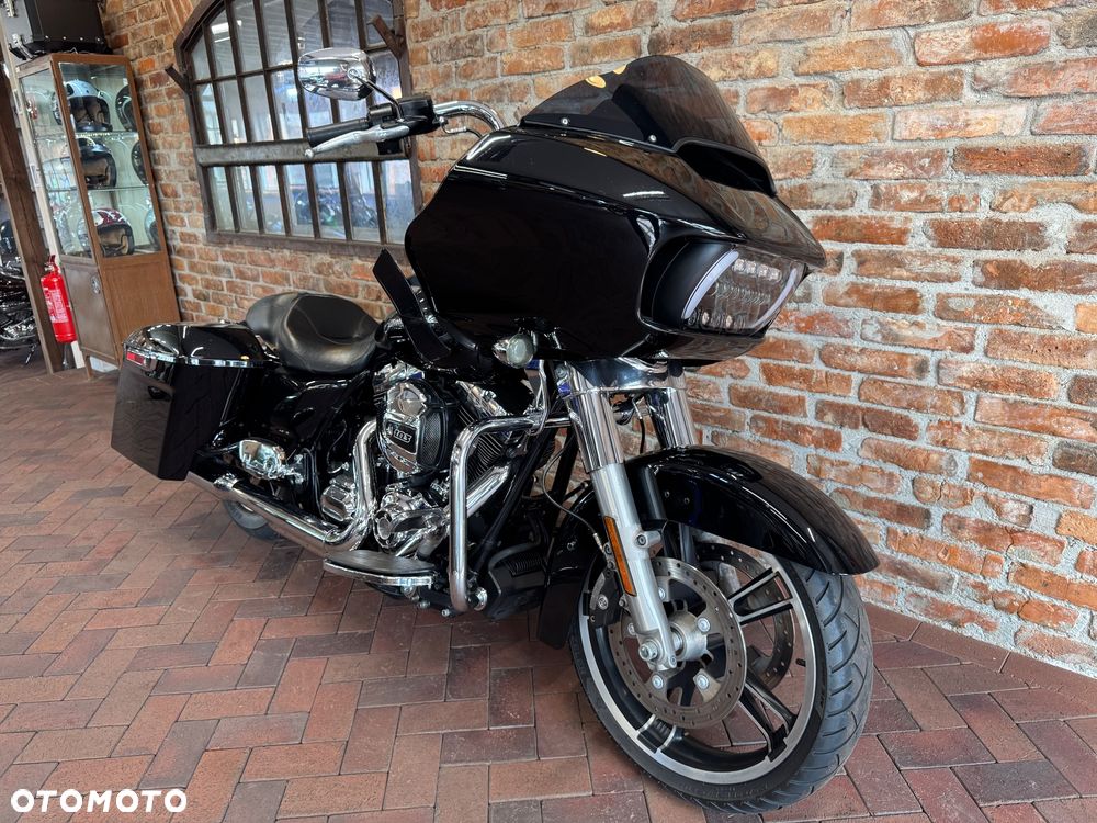 Harley-Davidson Touring Road Glide - 2