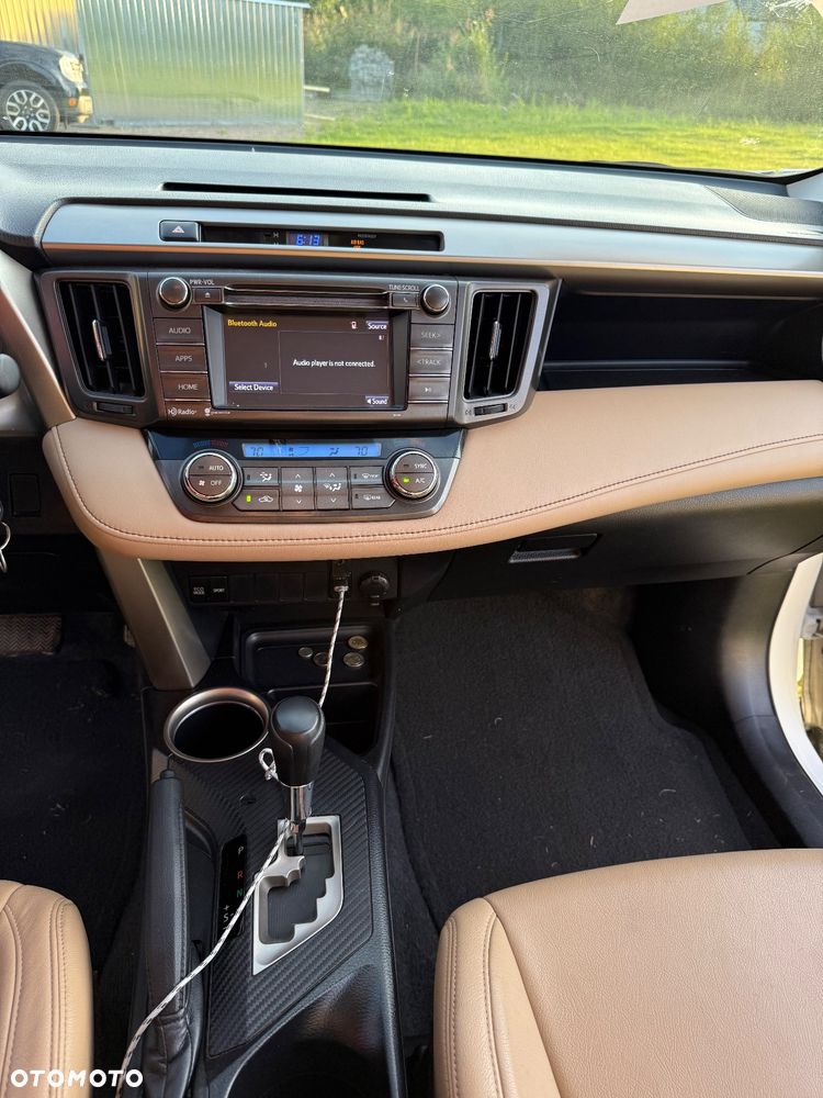 Toyota RAV4 2.5 XLE - 10