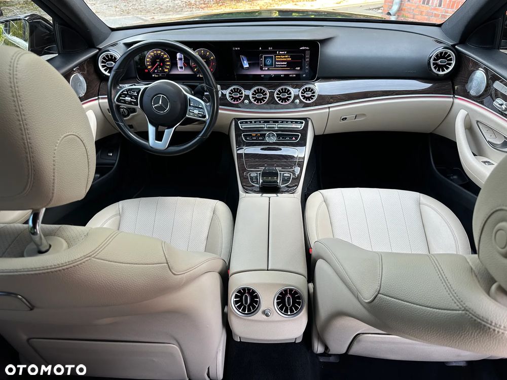 Mercedes-Benz Klasa E 300 9G-TRONIC AMG Line - 23