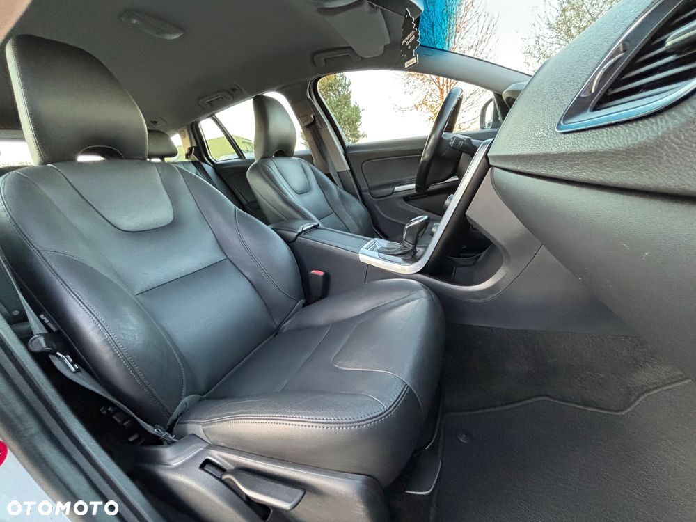 Volvo V60 D4 Geartronic Momentum - 33