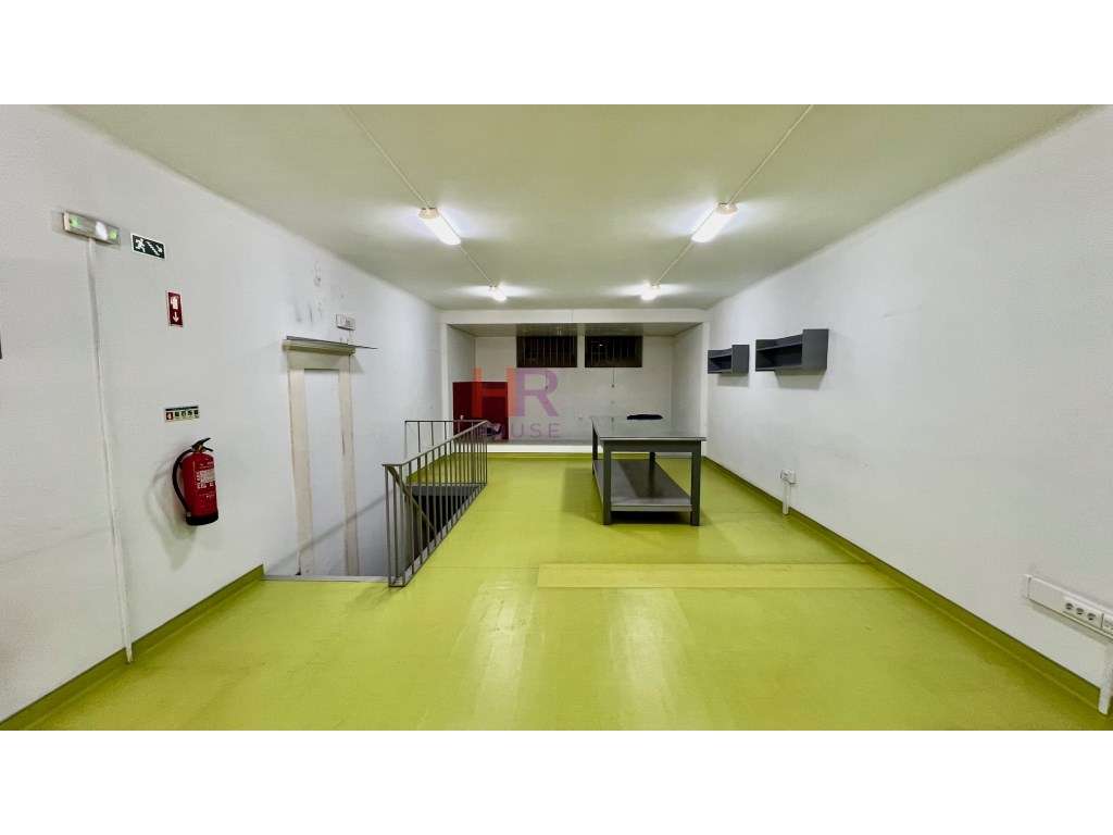 Vende-se Loja Zona emblemática de Coimbra. - Grande imagem: 4/14