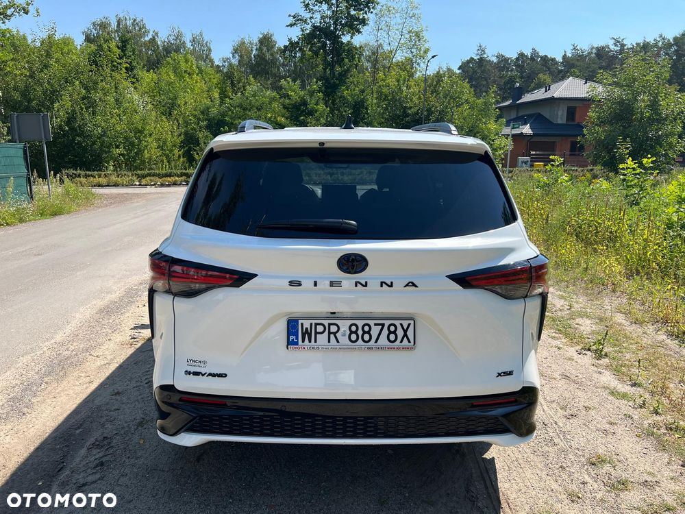 Toyota Sienna - 8