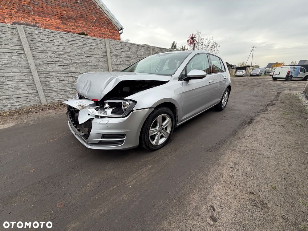 Volkswagen Golf - 2