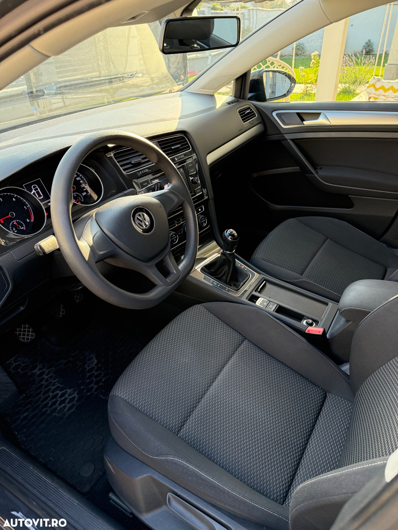 Volkswagen Golf 1.6 TDI Highline - 12