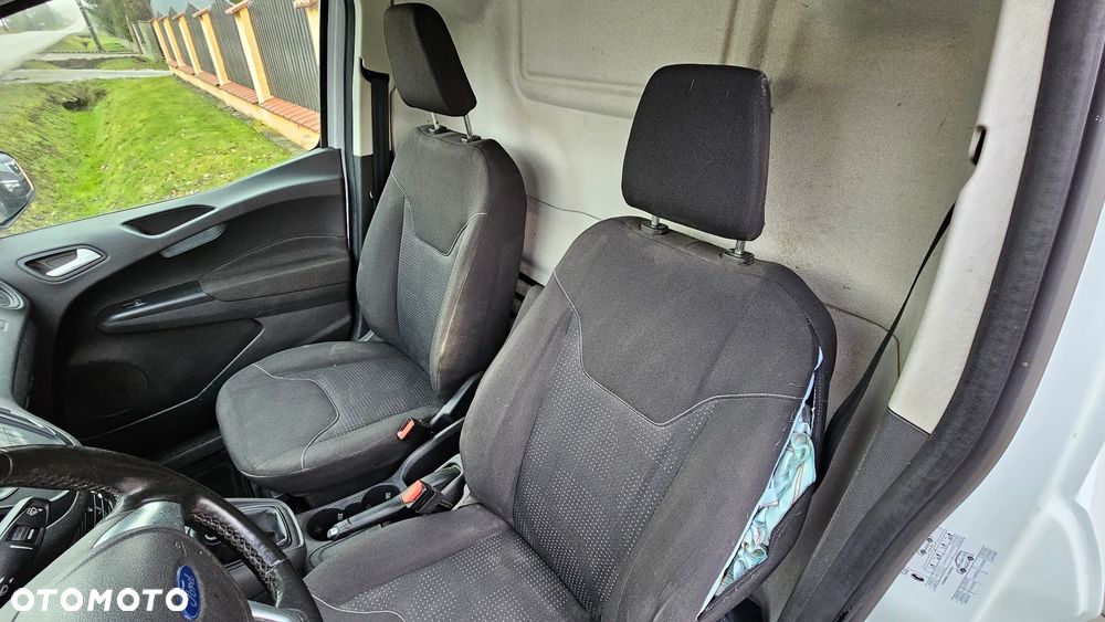 Ford Transit Courier - 29