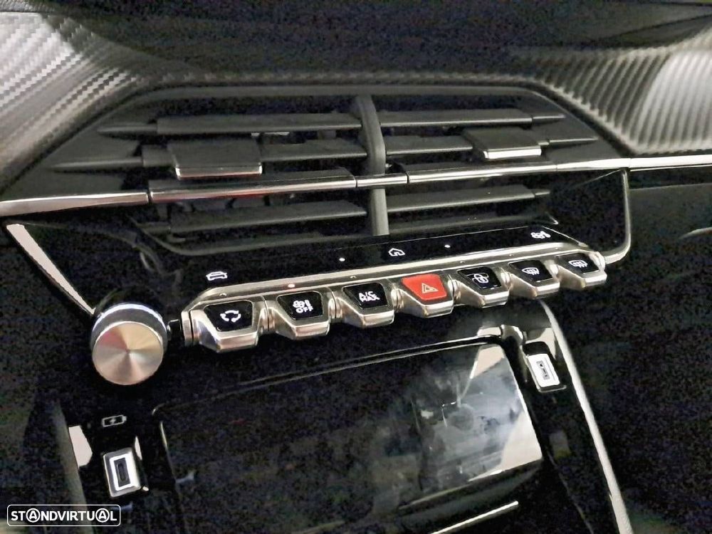 Peugeot 2008 1.2 Hybrid Allure e-DCS6 - 22