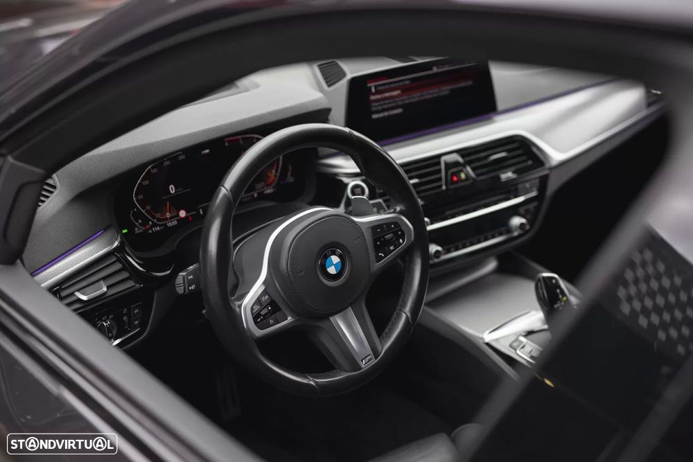 BMW 520 d Pack Desportivo M Auto - 29