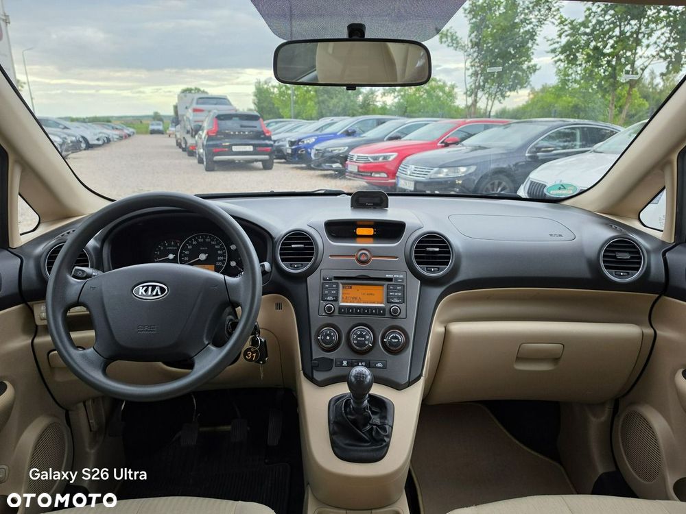 Kia Carens - 36