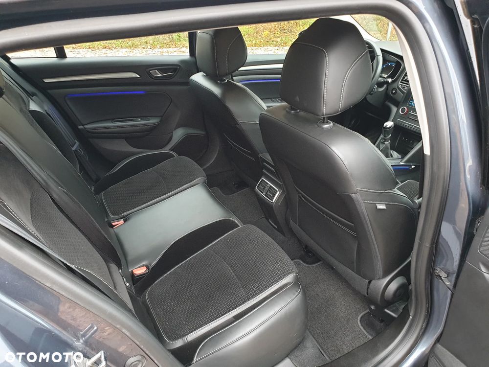 Renault Megane ENERGY TCe 130 Start & Stop Paris Business - 17