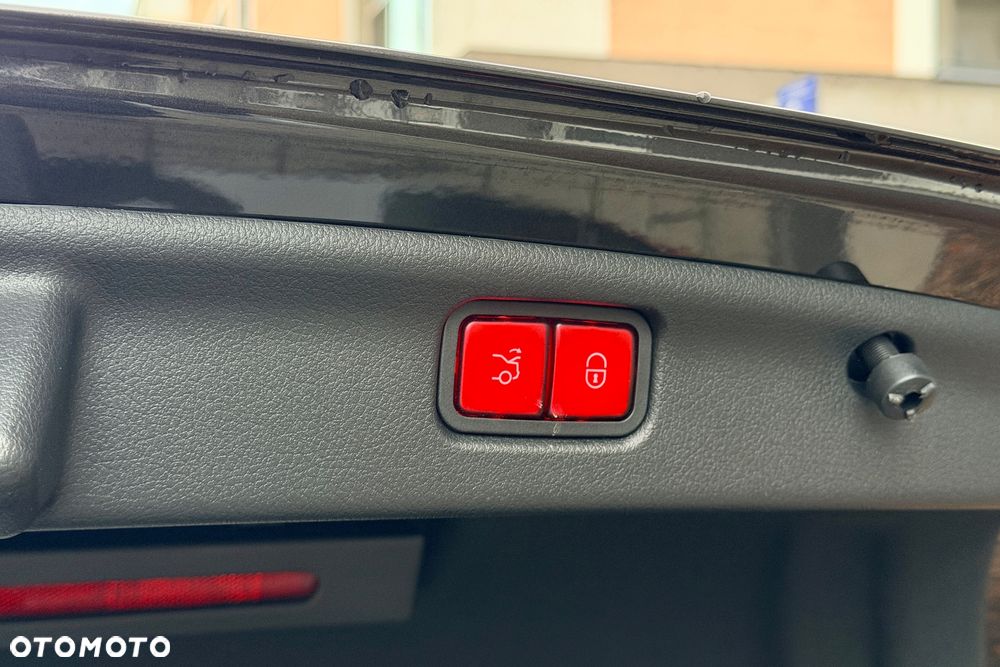 Mercedes-Benz Klasa C 300 d 9G-TRONIC - 29