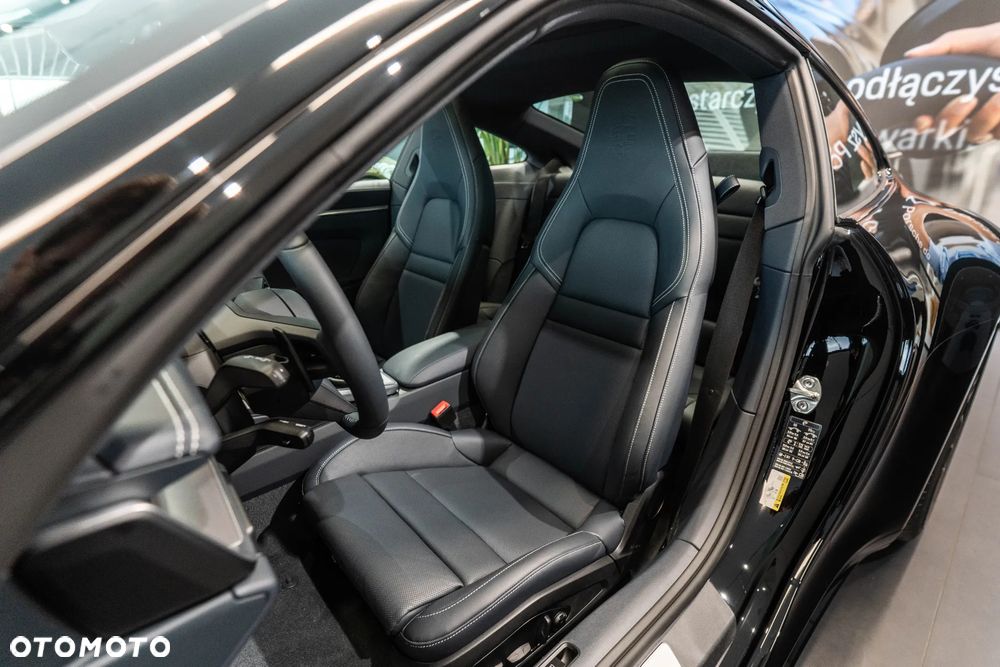 Porsche 911 Carrera 4S - 10