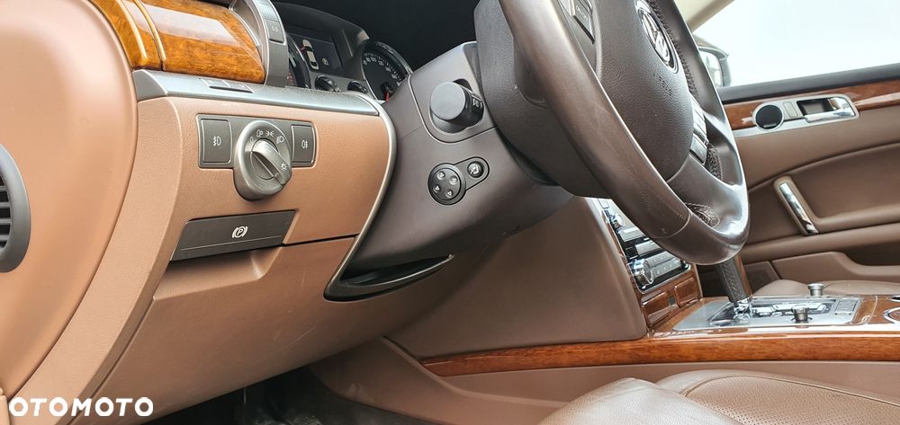 Volkswagen Phaeton - 9