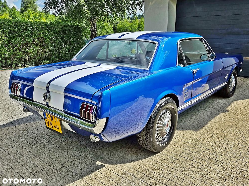 Ford Mustang - 35
