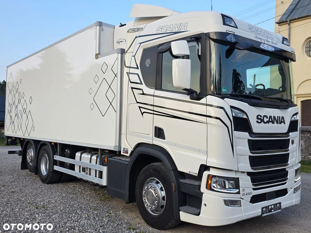 Scania SCANIA R410 / CHŁODNIA / 2020 /  WINDA / BEZ EGR  / TRZECIA OŚ PODNOSZONA ORAZ SKRĘTNA / SPROWADZONY / SYPIALKA / AUTOMAT / 19 PALET / E6 / STAN BARDZO DOBRY - 2