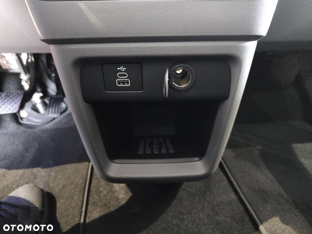 Volkswagen Caravelle - 22