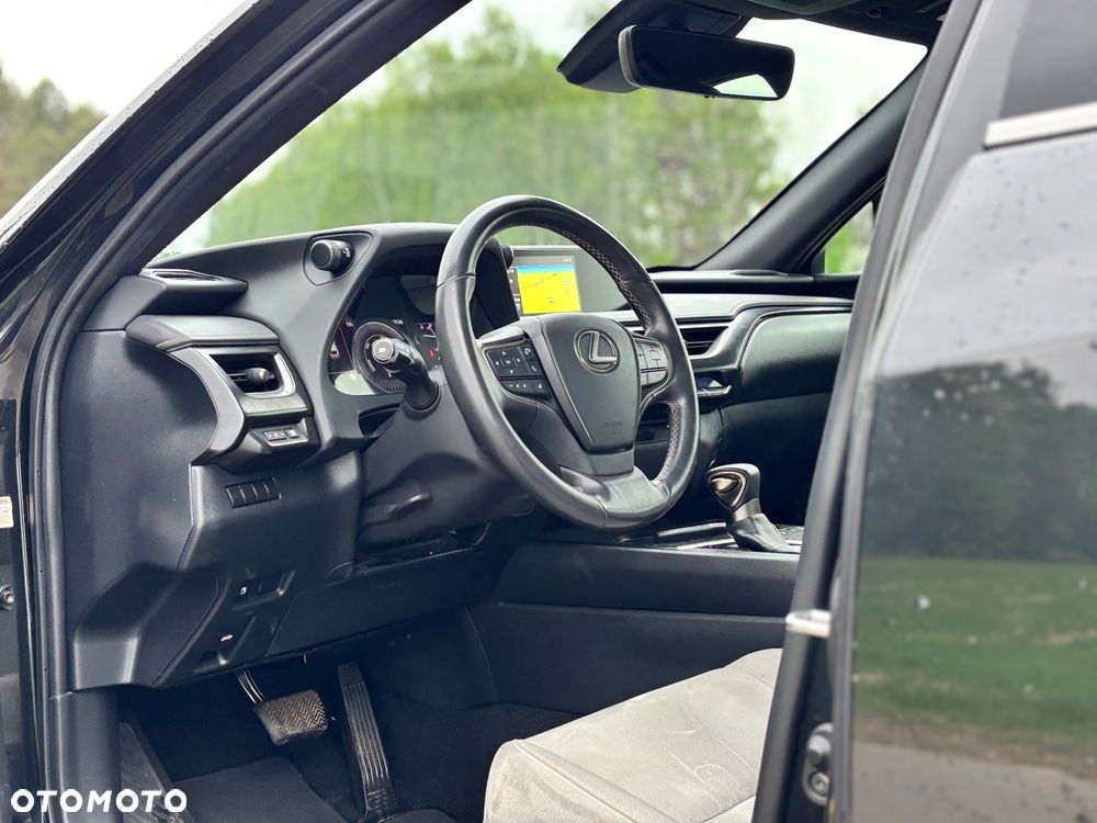 Lexus UX 250h Executive Line - 23