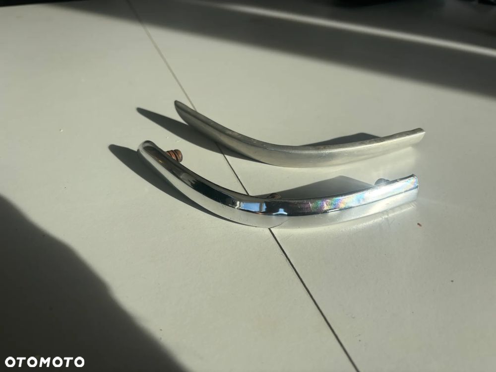 Mercedes W126 SEC Listwy chrom narożniki błotników tył L + P - 1