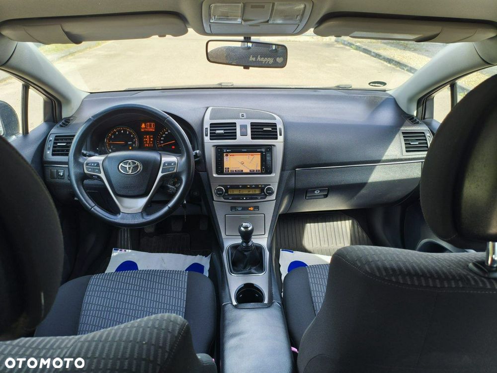 Toyota Avensis - 8